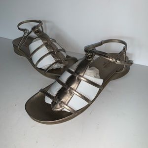 Kenneth Cole Reaction Glam On Gold Sandals